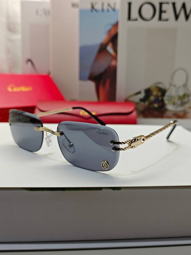 Cartier 卡地亚 新款豹子图案 时尚高贵 很美手工高端品质 男女通用太阳眼镜 经典之作 有分量有质感的一款太阳镜 电镀抛光都非常细致 6色
